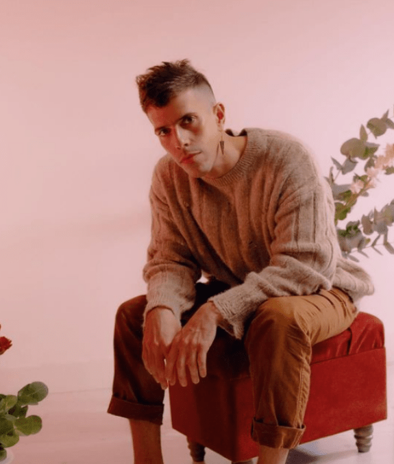 Breaking Boundaries with Peré’s ‘Adiós Adieu’: A Blend of Tradition and Innovation