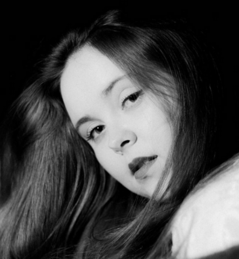 Nina Léane’s ‘Rayure’ A Poignant Reflection of Personal Struggle and Collective Hope