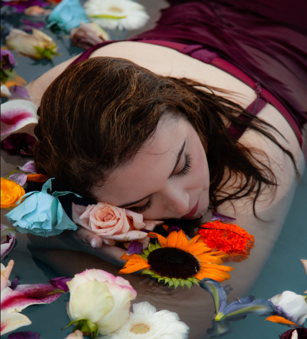 The New Single by Reina Mora, “Weeds,” Leaves a Trail of Sadness but Offers&nbsp;Hope