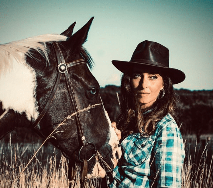 “From France to Nashville: The Musical Fusion of ‘Grab that Chance’ by&nbsp;FrenCha”