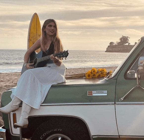 Enchanting Whirlwind of Feelings: ‘Never Let Go’ and Naomi Jane’s&nbsp;Voice