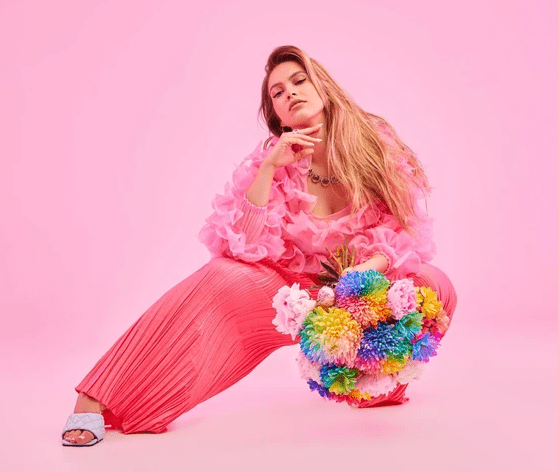 Calling All Music Lovers: Clem Cohen’s ‘Bouquet’ Demands Your Ears