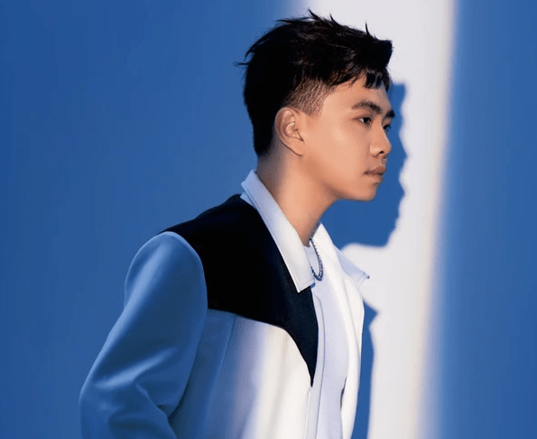 Kiey’s Melodic Mastery: ‘white boy i sat next to on the plane’ Takes Flight!