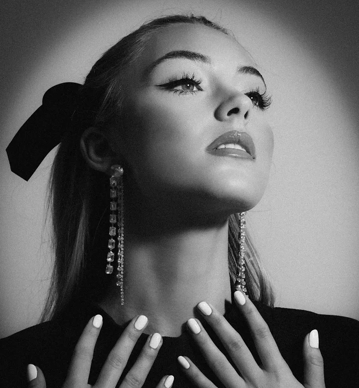 Sophistication and Inspiration: Grace Gachot’s Iconic Stage&nbsp;Presence