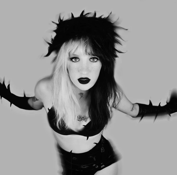 Experience the Enigmatic with FLØRE’s Angelic&nbsp;Vocals!