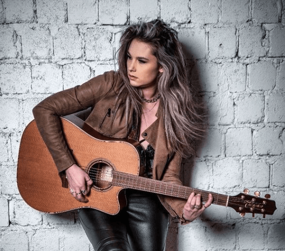 Outlaw, but loving it: the new track “Lawless Land” by Aura&nbsp;Davis!