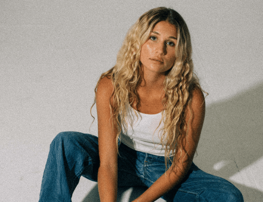 Falling’ by Ashley Elle: A Touching Love Story in&nbsp;Song