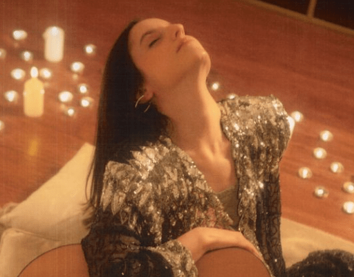 “Lips so Sweet” The Bold Style of Coco Reed: A Blend of Rock, Folk, Country, and Pop