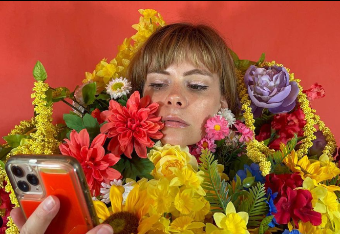 Emotional Pop Music Redefined: Photocomfort’s “Roll”