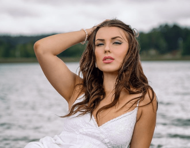 Frequency Magic in ‘Darkness to a Fairytale’: Scharliina’s Music for Healing