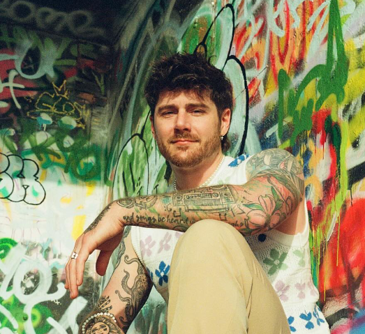 “Falling”: An Emotional Explosion from Michael&nbsp;Pinning