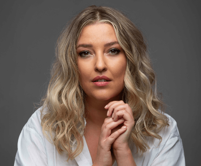 “Inside Out” by Leddra Chapman: A Bold Statement on Self-Reflection and&nbsp;Confidence