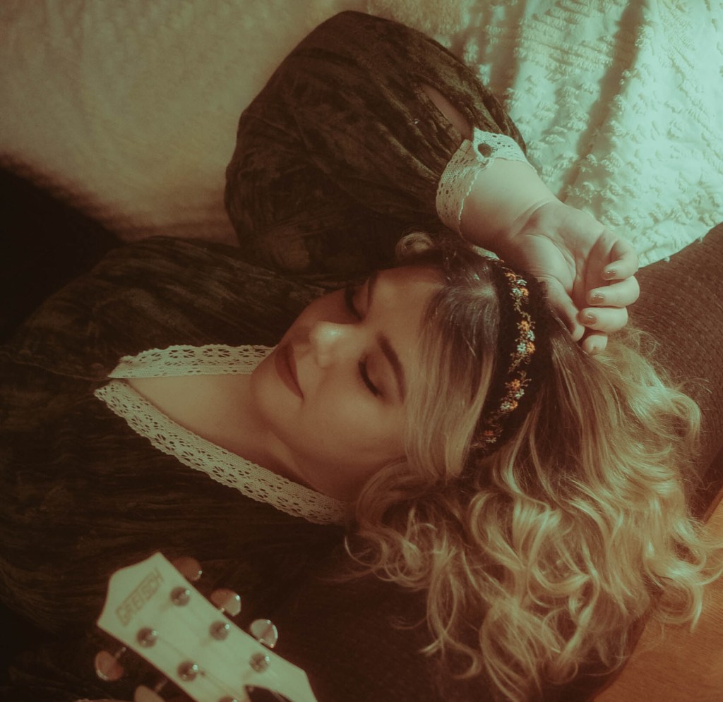 Lounna Unveils “Alpenglow”: A Gentle Ode to Life’s Quiet&nbsp;Moments