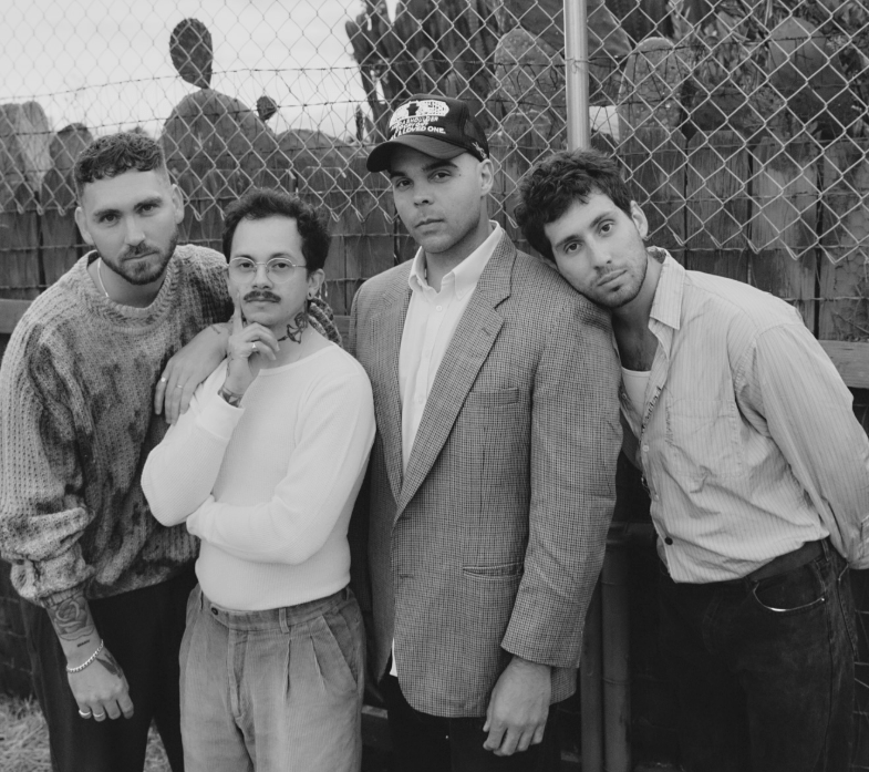 The new single “Breaking Like a Heart” by Dramaclub: a synthesis of indie-pop and the&nbsp;2000s