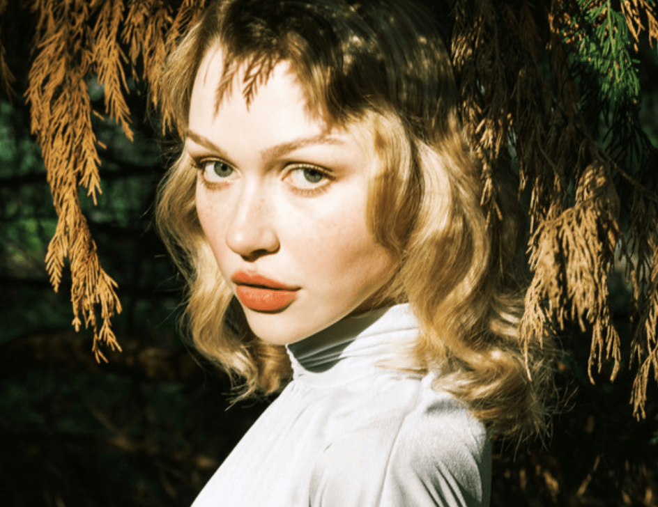 The Shimmering World of Mollie Elizabeth: Escape Into “Vegas Venetian”