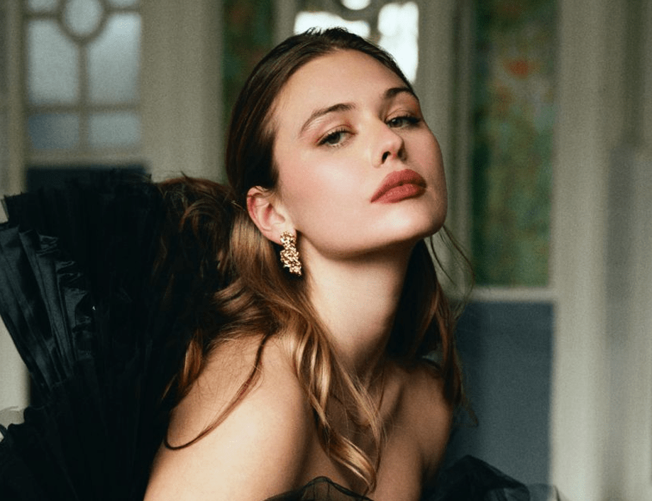 The Track “Industrie”: Julie Tuzet Exposes the Dark Side of&nbsp;Glamour