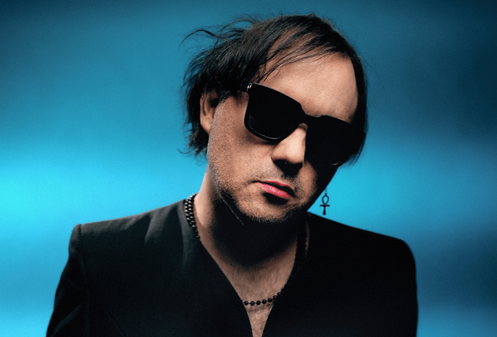 The Moon Pierrot of Sound: Fernando’s Eyes Opens His Heart on Debut Album “Center of Your World”