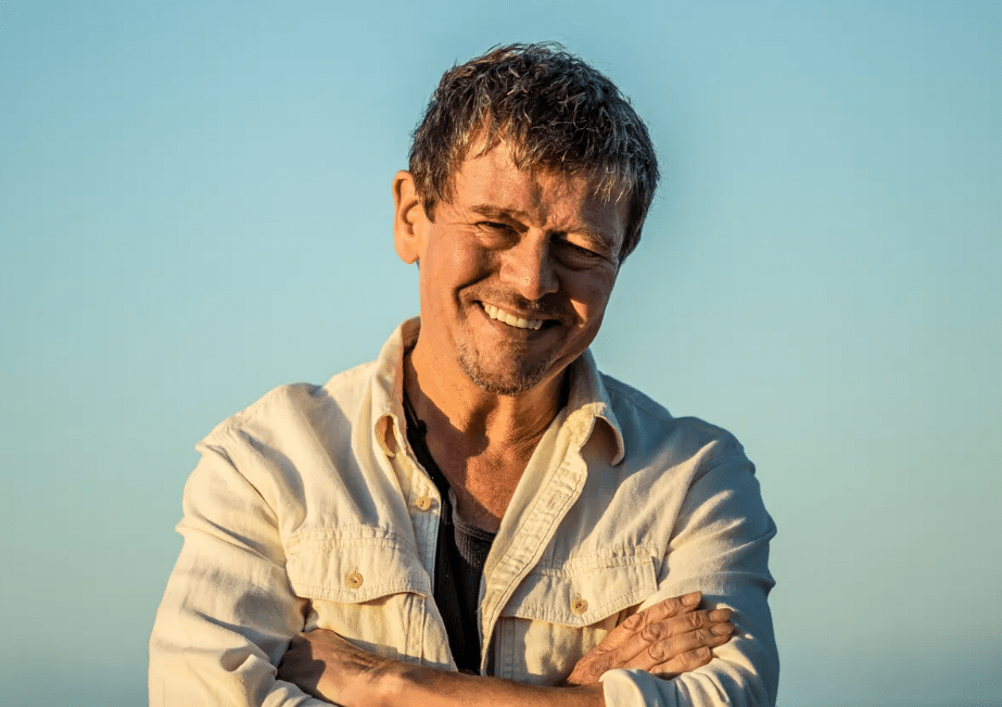 Lennie Gallant’s “Shelter From the Storms” Is a Folk Chronicle of Fragile Hope, Quiet Beauty, and Deep Roots