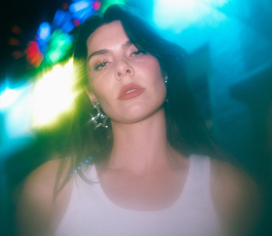 “Move Down Lover” by Estella Down: A Fiery Blend of Pop, Soul, and&nbsp;Rock