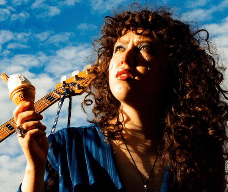 Too Grown-Up for the Chaos – Too Young to Figure it All Out. Phoebe Rea Releases Her New Track “Anybody Else?”