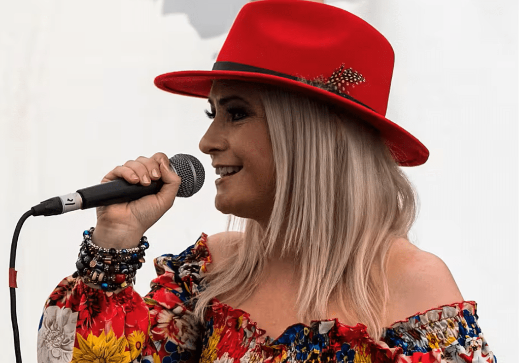 Kerry Fearon Refreshes the Country Hit “Tables Are Turning” With her Warm Sound