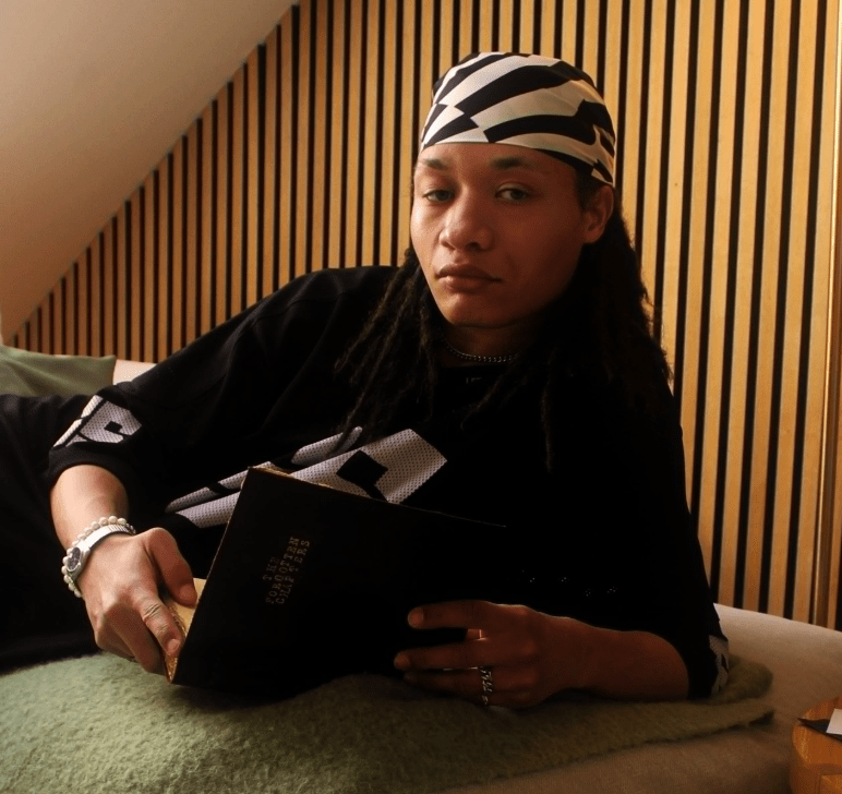 “The Ocean” – Jaden Sade Explores the Fragile Beauty of Feeling