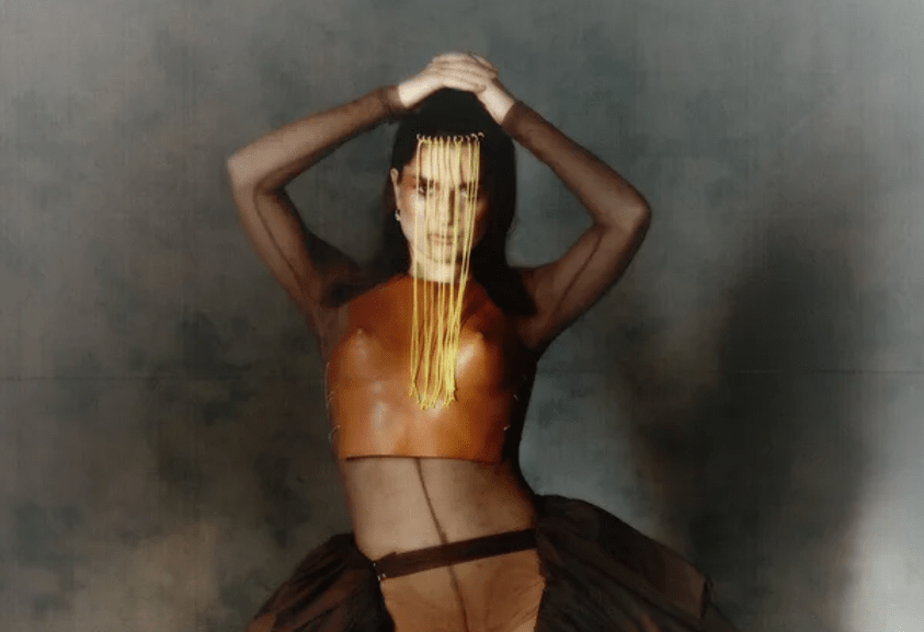 Music, Myth, and Modernity: The World of Tsar B in&nbsp;“Amor”