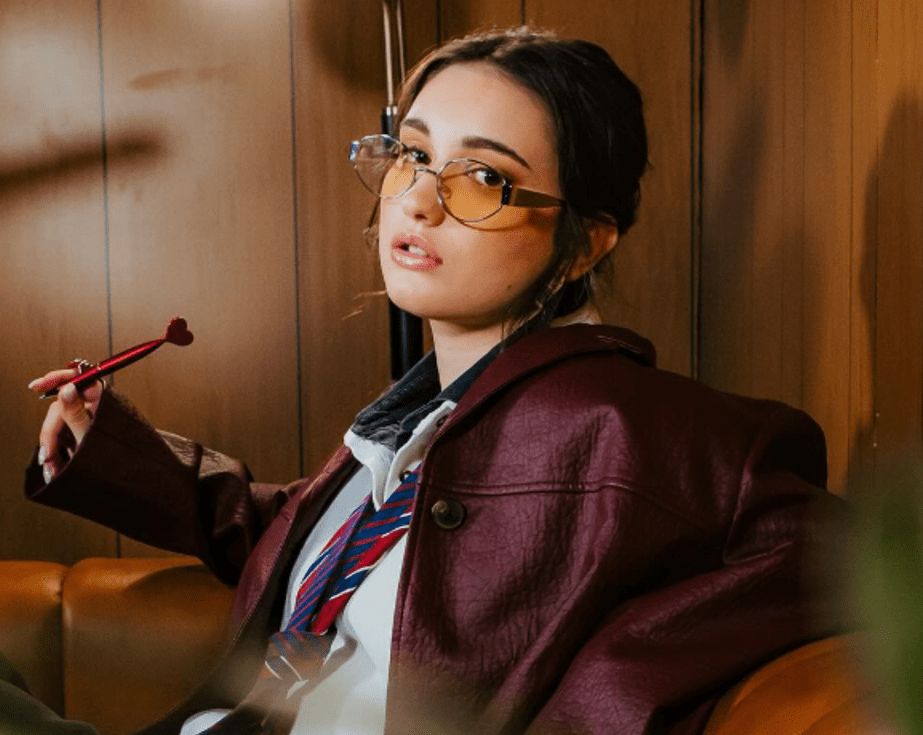 Playful Sincerity: ellakate Shares New Alt-Pop Track ‘Love’s Liability’