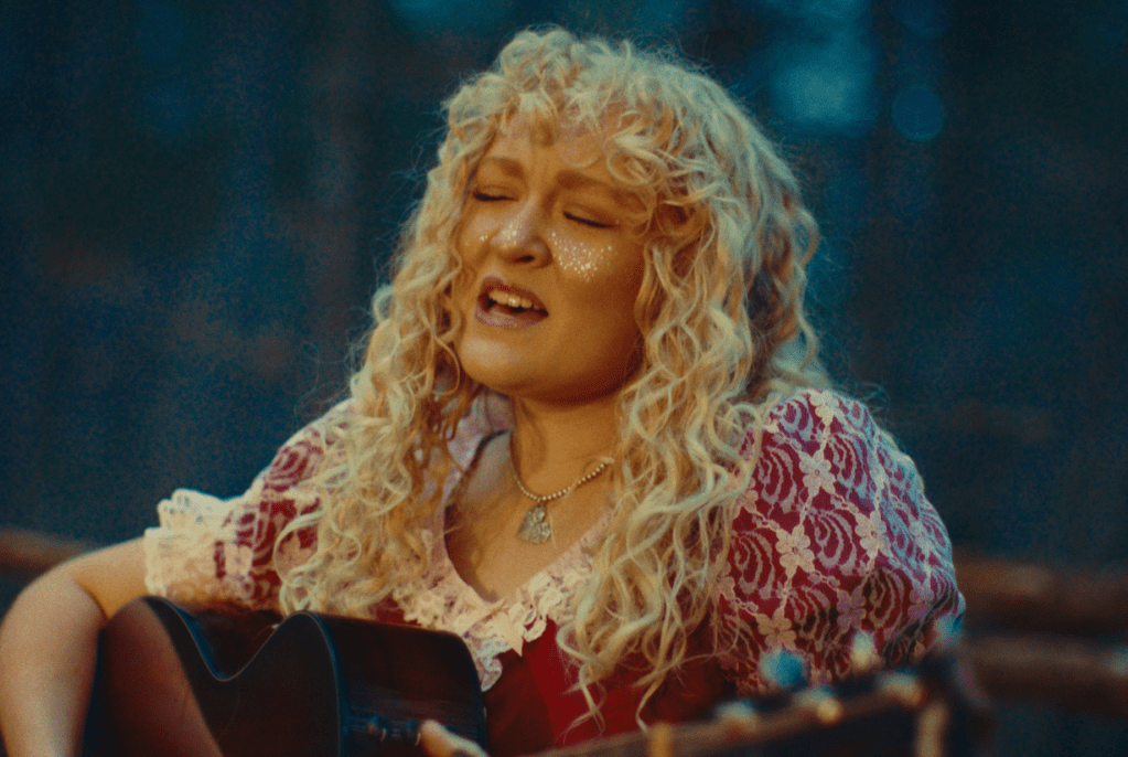 Missouri’s Country Sweetheart Sings Straight to You: “Born to Love” by Chloe&nbsp;Hoecker