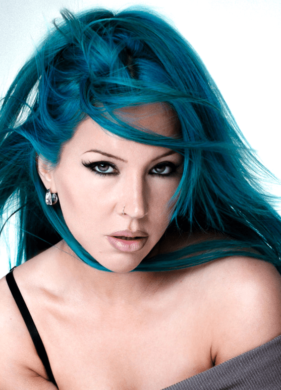 Charlotte Sands: a Bold Aesthetic and a Powerful New Single “one eye open”