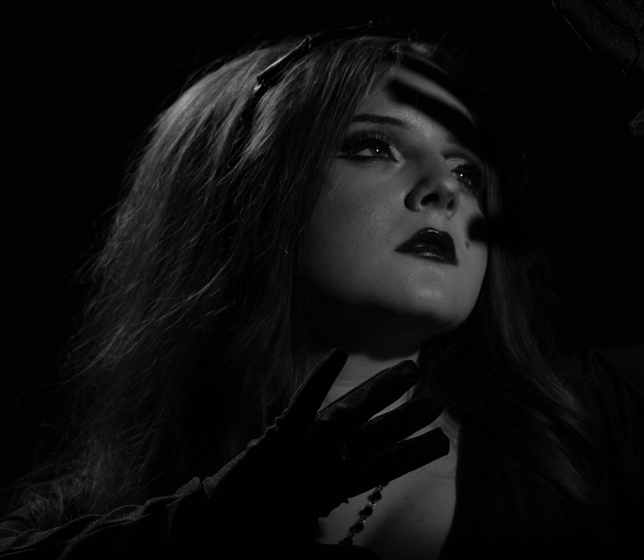 Fantasy, Emotion, and Mystery – in Sara Diana’s New Track “Is That Blood?”