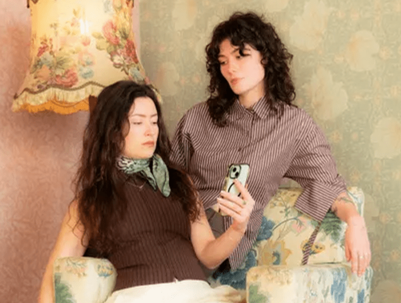 Tuning Back to Real Connection: Noa Lauryn, Fenne & Mitchell Yard Unite on&nbsp;“Galaxy”