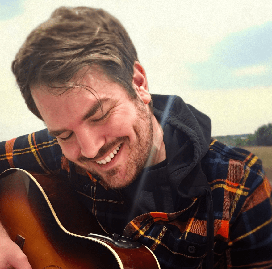 “Dos Latidos” by Tomas Rosas: When Distance is Measured Not in Kilometers, But in&nbsp;Songs