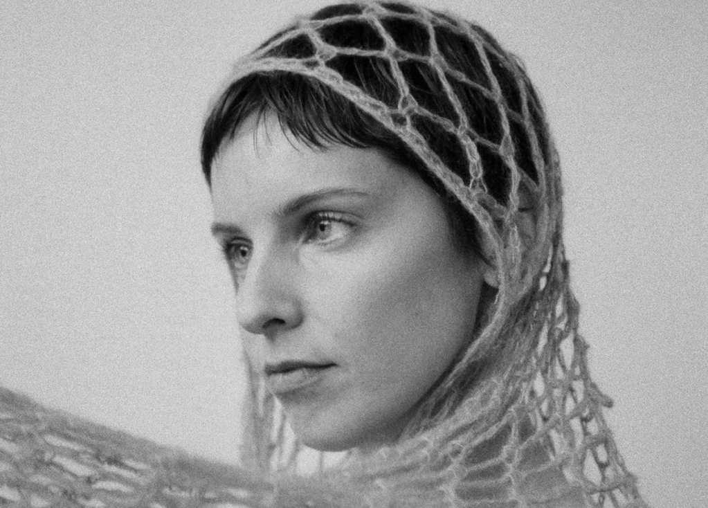 “I Set the Boundaries Myself” – Emma Lindqvist on Music, Vulnerability, and the Right to your Own World