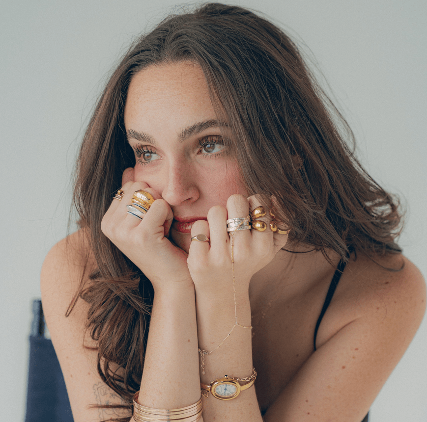 Minimalism and Sincerity in Aly Navarro’s New Song&nbsp;“Embarrassing”