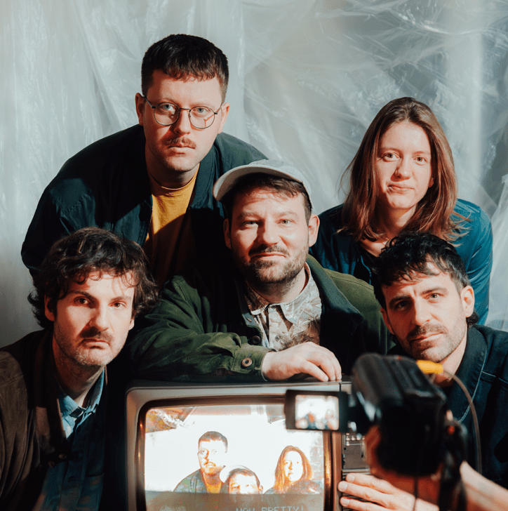 “Into The Dive”: Dream Pop with a Cassette-Worn Breath from Mono Mochi
