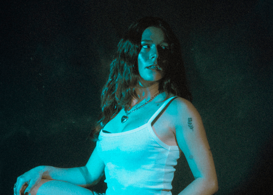 Anie Delgado – “LOVERGRLL”: Summer Pop With a Sharp Edge