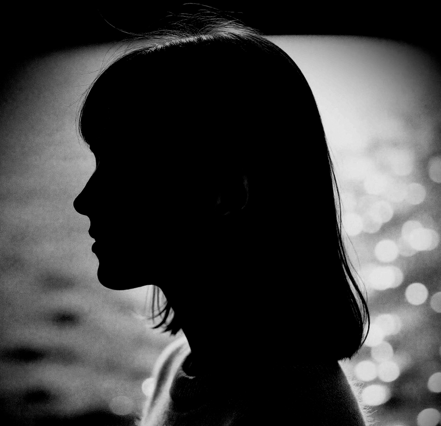 “Wildflowers”: Warm Guitars and a Powerful Chorus in a Track About Resilience and Growth
