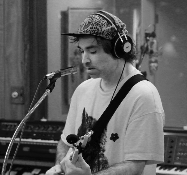 Elle Belle: Indie Rock with a Cinematic Mood in “Month of Sundays”