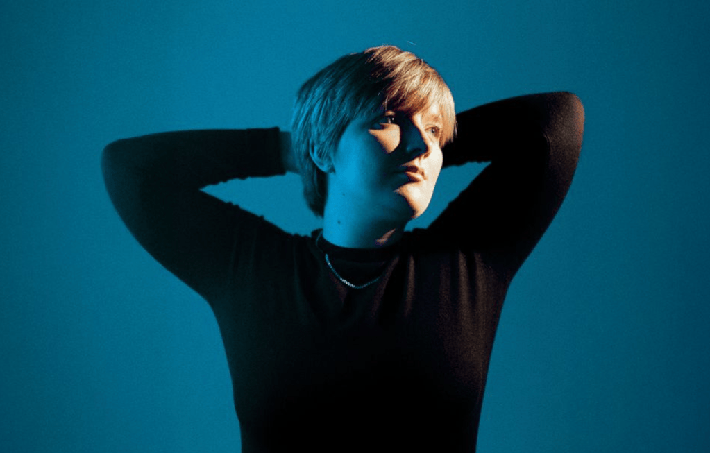 Echo of First Love and the Noise of Eras: The Poetic World of Winston&nbsp;Liv